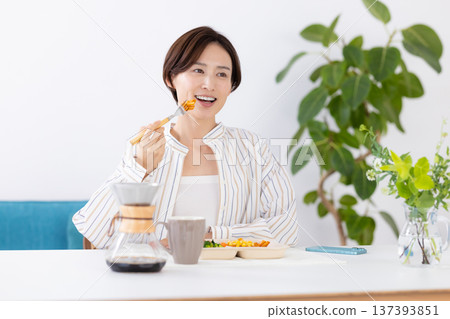Meal: Woman eating a delivery lunch 137393851