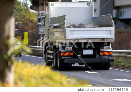 Dump truck image 137394529
