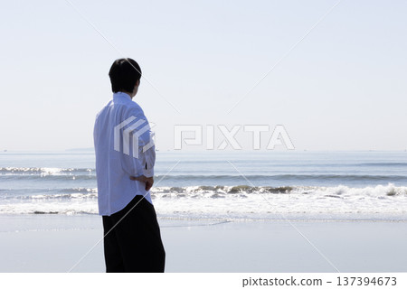 Men watching the sea 137394673