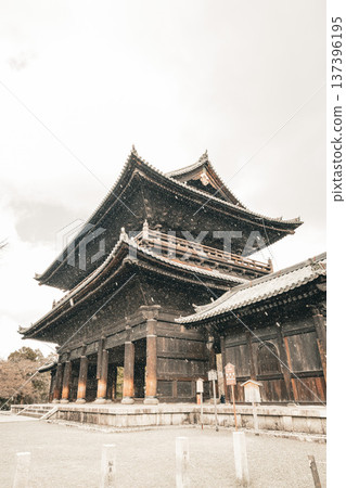 Nanzenji Temple and snow in Kyoto, Japan 137396195