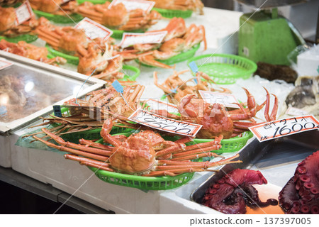 crabs for sale at the market 137397005