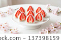 賞櫻甜點：草莓大福和櫻花蛋糕 137398159