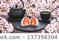 賞櫻甜點：草莓大福和櫻花蛋糕 137398304