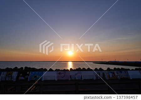 Sunset at Hamanasu Gallery, Omoriyama, Noshiro City, Akita Prefecture 137398457