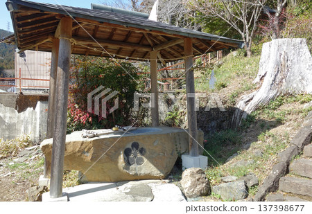 東京青梅市菅原神社的淨身池 東京青梅市菅原神社的淨身池 137398677