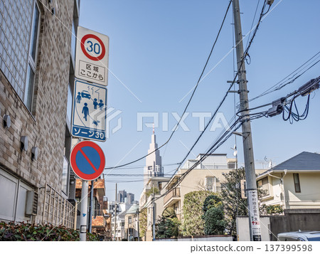 [Zone 30] 標誌，已採取社區道路措施的區域入口 137399598