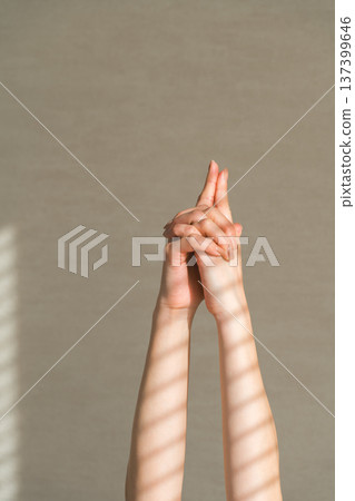 Hands of a woman doing yoga (mudra, hand model) 137399646