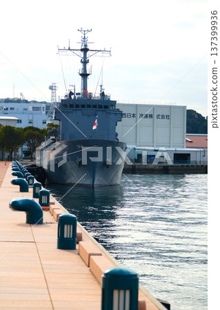 佐世保港的海上自衛隊掃雷艇 佐世保港的海上自衛隊掃雷艇 137399936
