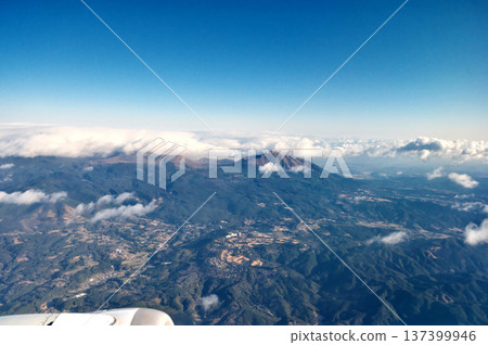從空中俯瞰大阪市 從空中俯瞰大阪市 137399946