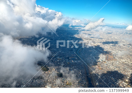 從空中俯瞰大阪市 從空中俯瞰大阪市 137399949