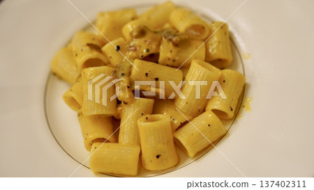 Carbonara Carbonara 137402311