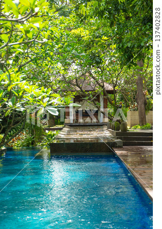 A quiet hideaway resort / Private villas and pools surrounded by greenery 137402828