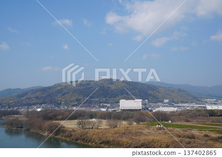 Mount Tenno, Cape Oyamazaki, and the Uji River seen from the observation tower in Yawata City, Kyoto (northwest, early spring) Mount Tenno, Cape Oyamazaki, and the Uji River seen from the observation tower in Yawata City, Kyoto (northwest, early spring) 137402865