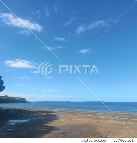 New Zealand's blue sky and sea New Zealand's blue sky and sea 137403161