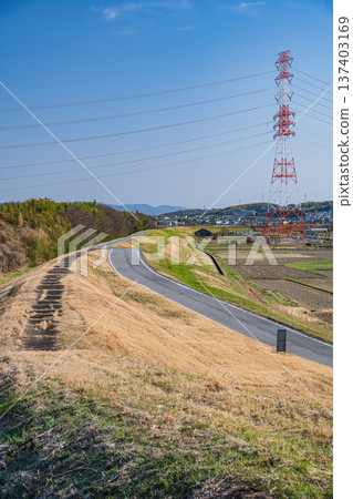 Cycling course on the left bank of the Kizu River, Keihanawa Bicycle Path, Kyotanabe City, Kyoto Prefecture 137403169