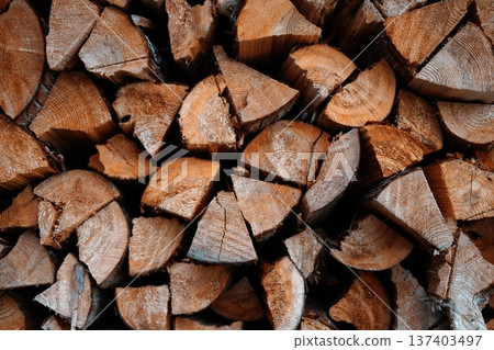 Cross section of stacked firewood - texture of wood grain and annual rings 137403497