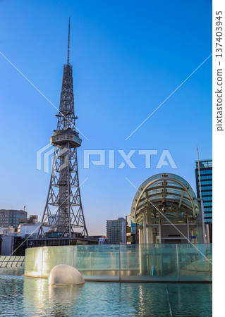 藍天下的電視塔 藍天下的電視塔 137403945