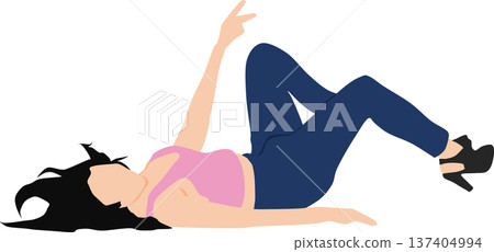 一名穿著牛仔褲的女子躺著 一名穿著牛仔褲的女子躺著 137404994