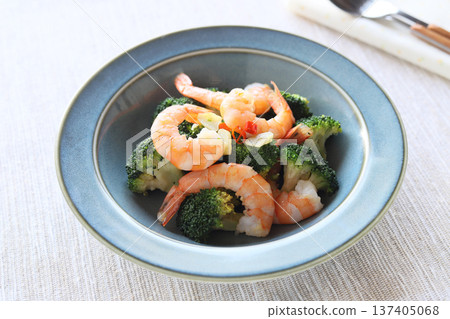 Let's make it fancy today! Stir-fried shrimp and broccoli with garlic Let's make it fancy today! Stir-fried shrimp and broccoli with garlic 137405068