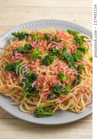 Rape blossom and shrimp pasta Rape blossom and shrimp pasta 137405154