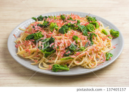 Rape blossom and shrimp pasta 137405157