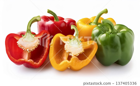 彩色甜椒橫斷面圖 | 白色背景上的蔬菜圖片 137405336