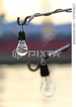 漁船上安裝的燈泡 漁船上安裝的燈泡 137405627