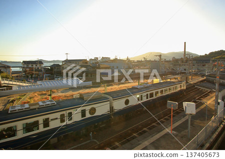 秋津站（東廣島市）及觀光列車等。 137405673