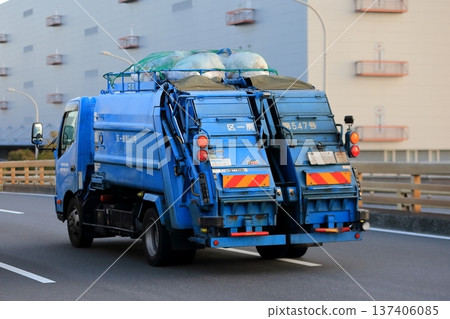 Garbage truck (garbage truck) image 137406085