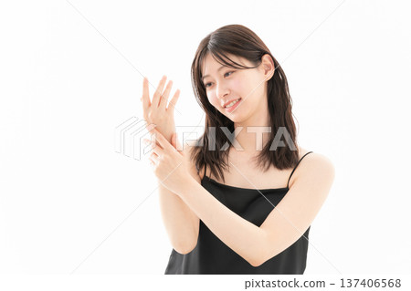 Beauty image of a woman doing skin care on a white background Beauty image of a woman doing skin care on a white background 137406568
