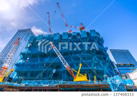 New landscape of Tokyo cityscape in Japan. TOKYO TORCH Huge steel structures and cranes in Otemachi. Towards a new era 137408333