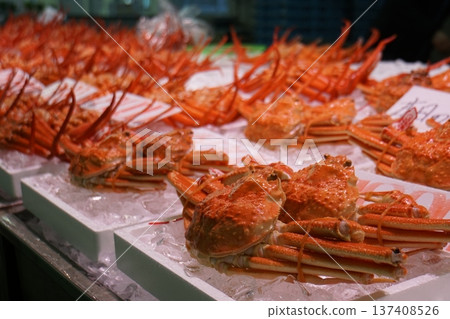Snow crabs lined up in the fresh fish section of the market 137408526