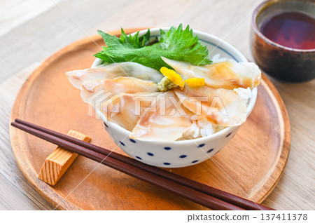 Red fish and kelp rice bowl Red fish and kelp rice bowl 137411378