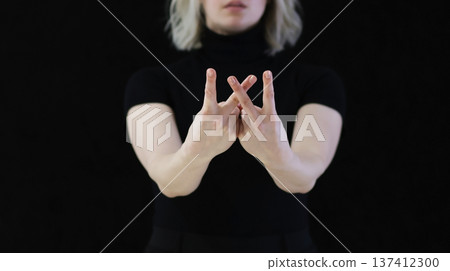 The index and middle fingers palm from the letter V, which means Victory. The index and middle fingers palm from the letter V, which means Victory. 137412300