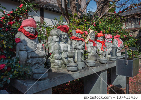 Stone statues of the Seven Lucky Gods at Gyoganji Temple in Kyoto 137413416