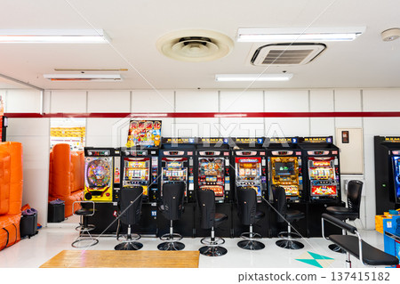 Play at the game center on the second floor of Takao Shopping Street in Hatsuzawacho, Hachioji City, Tokyo 137415182