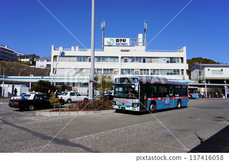 JR Zushi Station on a sunny day and a Keikyu bus stopping at the rotary 137416058