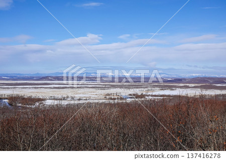 Spectacular view of Kushiro Marshland stretching out endlessly under the blue winter sky 2026.1.30 Kushiro City, Japan Spectacular view of Kushiro Marshland stretching out endlessly under the blue winter sky 2026.1.30 Kushiro City, Japan 137416278