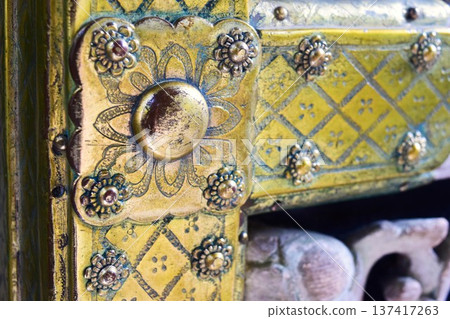 日光東照宮（栃木縣日光市）的金色花卉裝飾雕刻 137417263