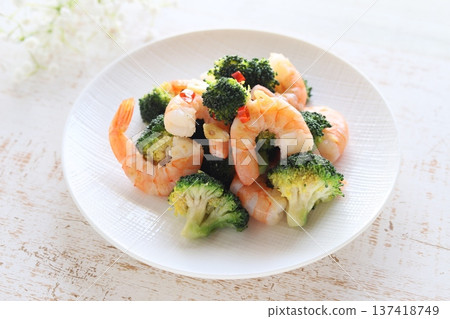 今天來點兒精緻的！蒜蓉西蘭花炒蝦仁。 137418749
