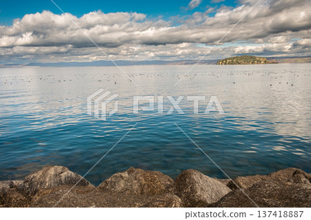 Calm Lake Horizon Calm Lake Horizon 137418887