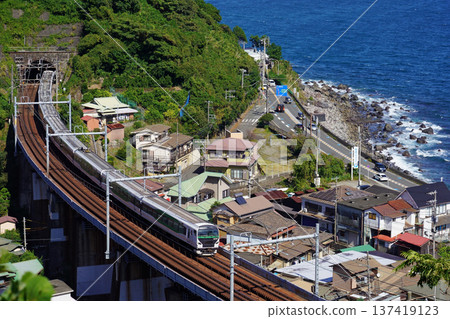 The Odoriko Express train runs over Ishibashi Bridge, overlooking the sea. The Odoriko Express train runs over Ishibashi Bridge, overlooking the sea. 137419123