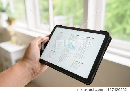 One-handed tablet operation 137420332