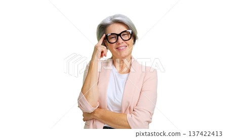 Senior businesswoman wearing glasses having an idea 137422413
