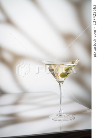 Cocktail vodka martini 137422562