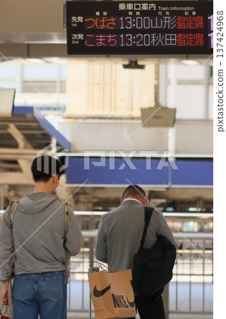 Passengers waiting for the Shinkansen to depart, boarding in line, businessmen on a business trip 137424968