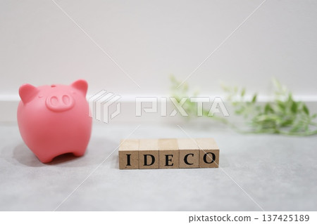 An image of retirement funds and asset formation through iDeCo and piggy banks. An image of retirement funds and asset formation through iDeCo and piggy banks. 137425189