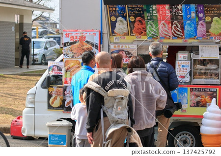 Popular kitchen car Sightseeing kitchen car Popular kitchen car Sightseeing kitchen car 137425792