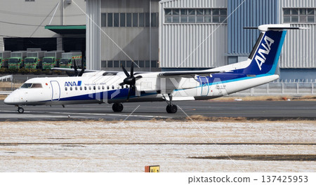 NAA DHC-8-400 準備起飛 NAA DHC-8-400 準備起飛 137425953
