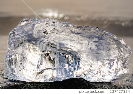 出現在十勝川河口的珠寶冰（北海道冬季的自然現象） 137427524